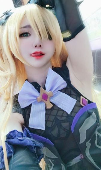 裸男孩