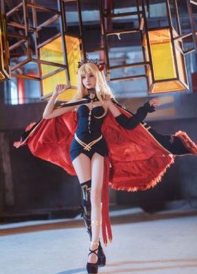 画框里的女人